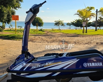 Super Jet Yamaha em pé